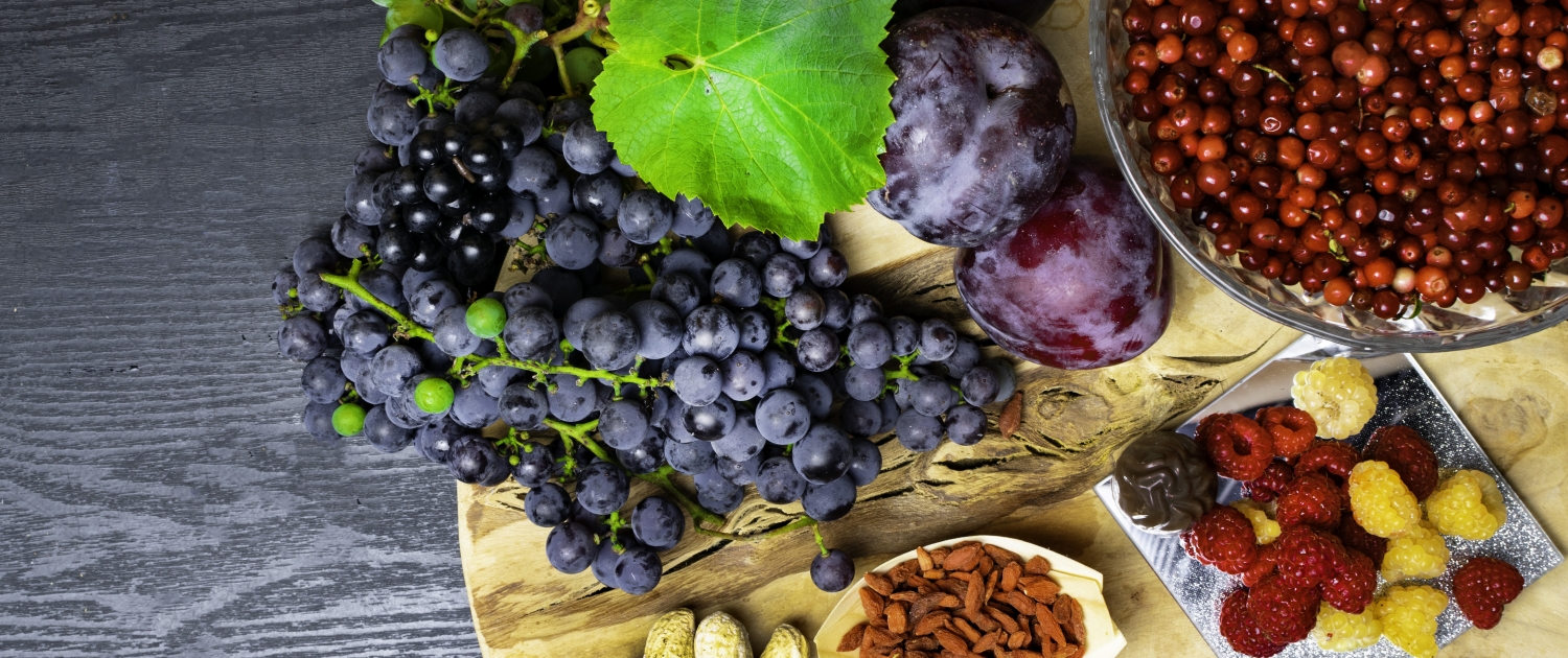 food rich with resveratrol, grapes, plums, goji, peanuts, cranberry,raspberrys, dark chocolate, pomegranate juice